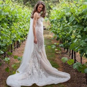 Elegant Sweetheart Court Train Mermaid Wedding Dress with Lace Appliques