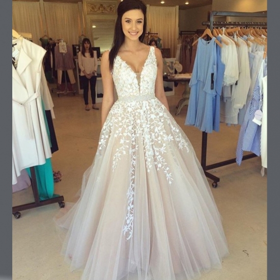 A-Line V-Neck Champagne Tulle Prom Dress with Beading Appliques - Click Image to Close