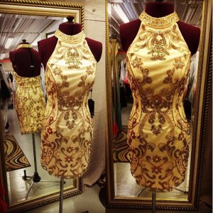 Luxurious Halter Open Back Gold Sheath Short Homecoming Dress with Beaded