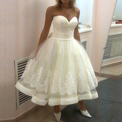 Ball Gown Sweetheart Short Tulle Wedding Dress with Lace