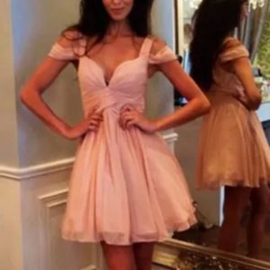 Fabulous V-neck Short Pink Chiffon Homecoming Dress with Pleats