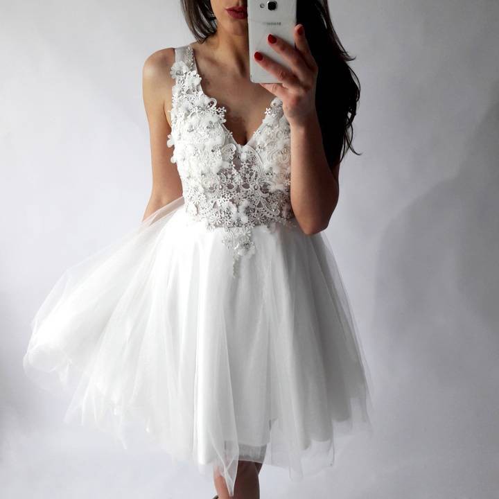 A-Line V-Neck Short White Tulle Homecoming Dress with Lace Appliques