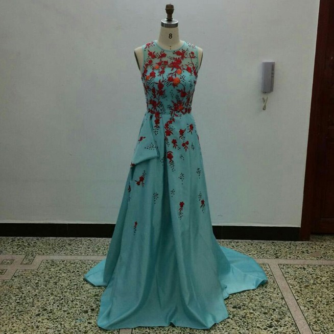 Elegant Blue Sleeveless Chapel Party Prom Dress with Red Embroidery